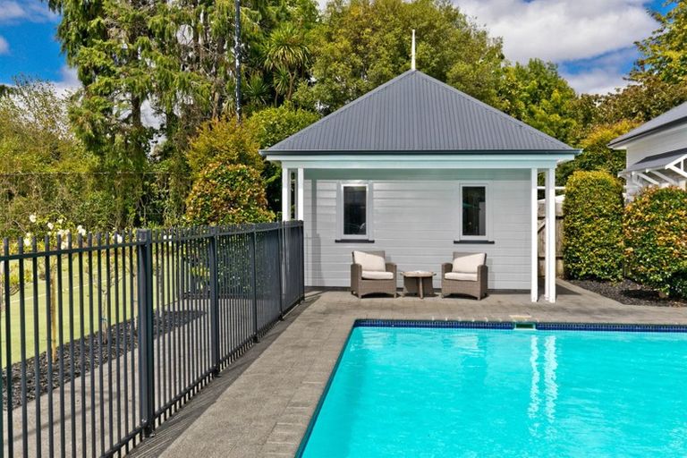 Photo of property in 9 Birchwood Grove, Greenhithe, Auckland, 0632