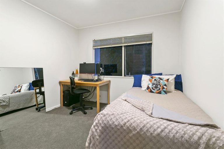 Photo of property in 2/74 Braemar Road, Castor Bay, Auckland, 0620