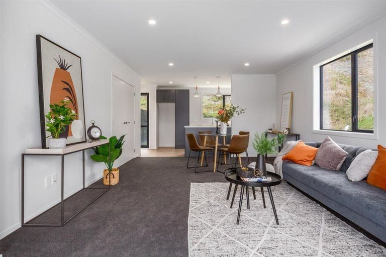 Photo of property in 27 Oakum Road, Whitby, Porirua, 5024