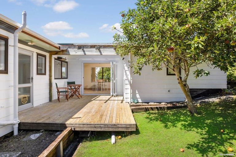 Photo of property in 4 Merehai Place, Snells Beach, 0920