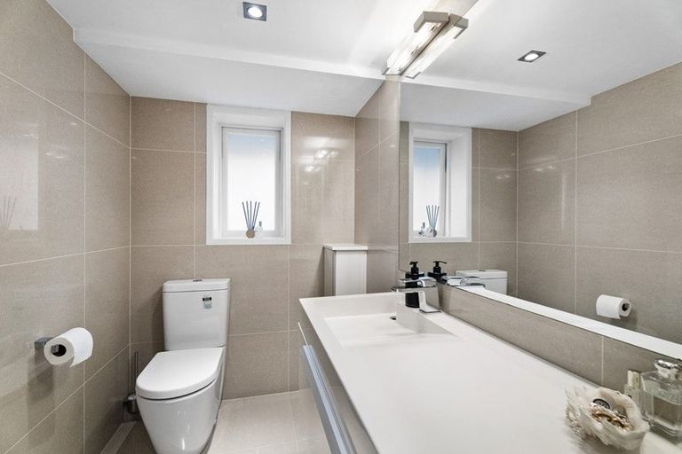 Photo of property in 55 Seaview Road, Castor Bay, Auckland, 0620