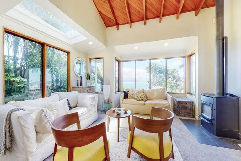 Photo of property in 8 Ranikhet Way, Khandallah, Wellington, 6035