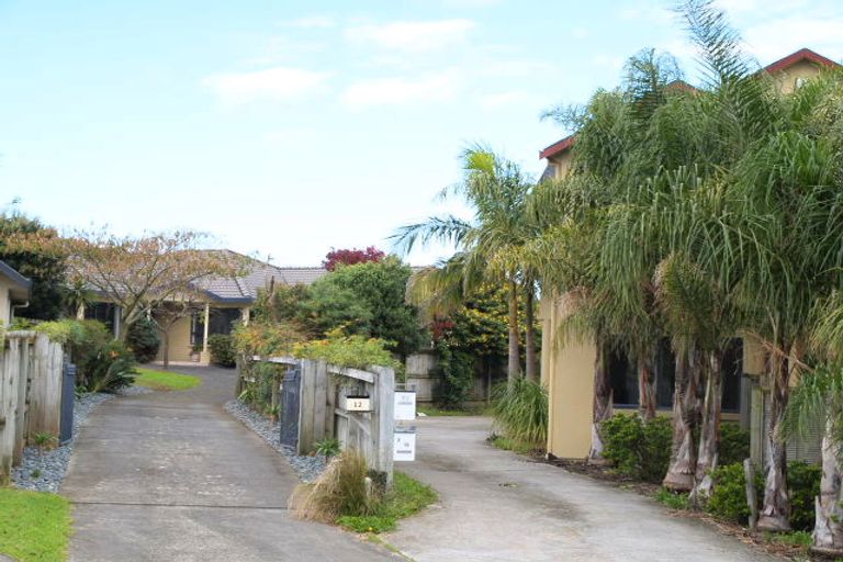 Photo of property in 12 Bard Place, Golflands, Auckland, 2013