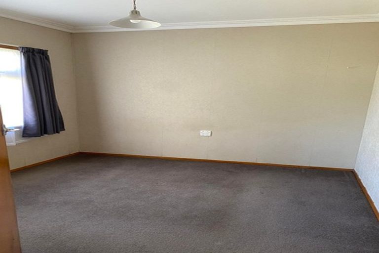Photo of property in 4 Goodson Place, Hawera, 4610