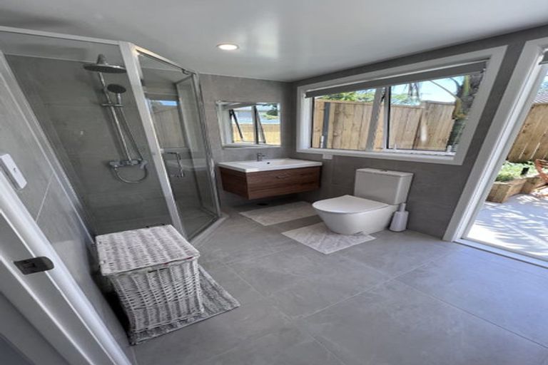 Photo of property in 1/66 Takutai Avenue, Half Moon Bay, Auckland, 2012