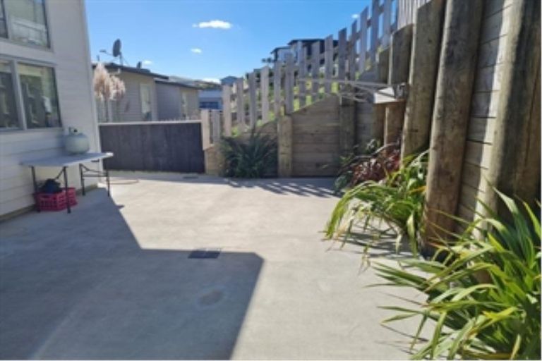 Photo of property in 9 Madeira Close, Whitby, Porirua, 5024