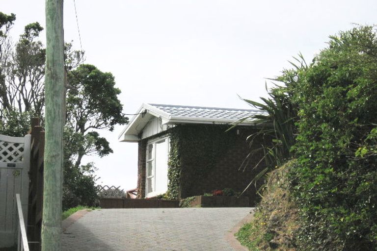 Photo of property in 16 Baffin Grove, Kingston, Wellington, 6021