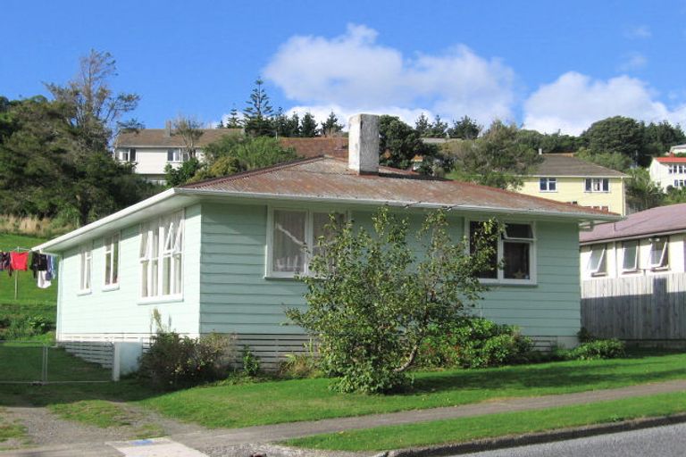Photo of property in 194 Sievers Grove, Cannons Creek, Porirua, 5024