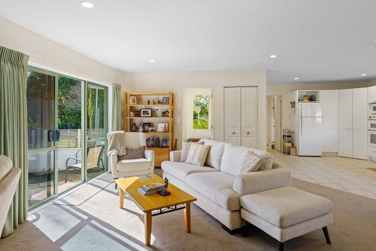 Photo of property in 10 Tararua Crescent, Otaki, 5512