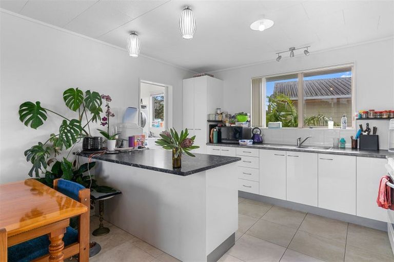 Photo of property in 5 South Road, Waipu, 0510