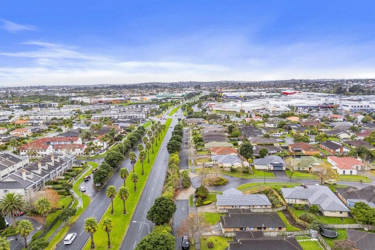 Photo of property in 2 Marlon Lane, East Tamaki, Auckland, 2016