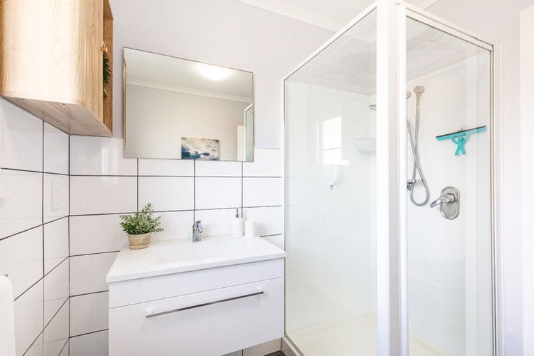 Photo of property in 1/17 Oak Street, Ebdentown, Upper Hutt, 5018