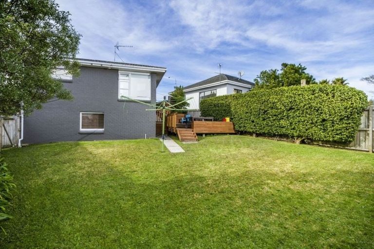 Photo of property in 1/818 East Coast Road, Oteha, Auckland, 0630