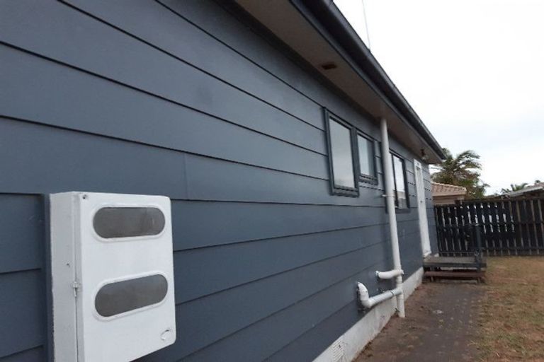 Photo of property in 2/7 Barbados Drive, Unsworth Heights, Auckland, 0632