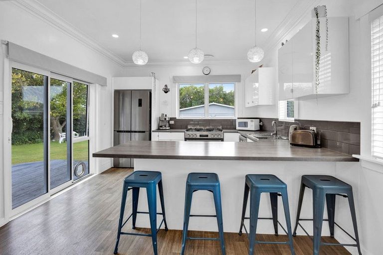 Photo of property in 18 Albion Street, Hawera, 4610