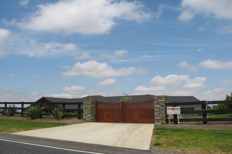 Photo of property in 305 Old North Road, Kumeu, 0892