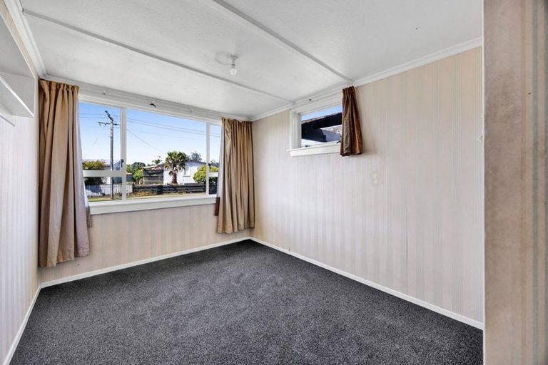 Photo of property in 6 Buchanan Place, Hawera, 4610