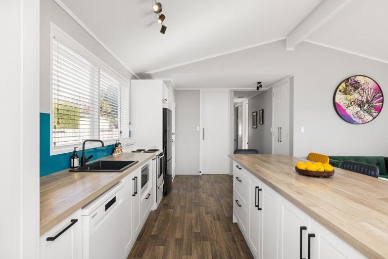 Photo of property in 10 Awanui Place, Welcome Bay, Tauranga, 3112