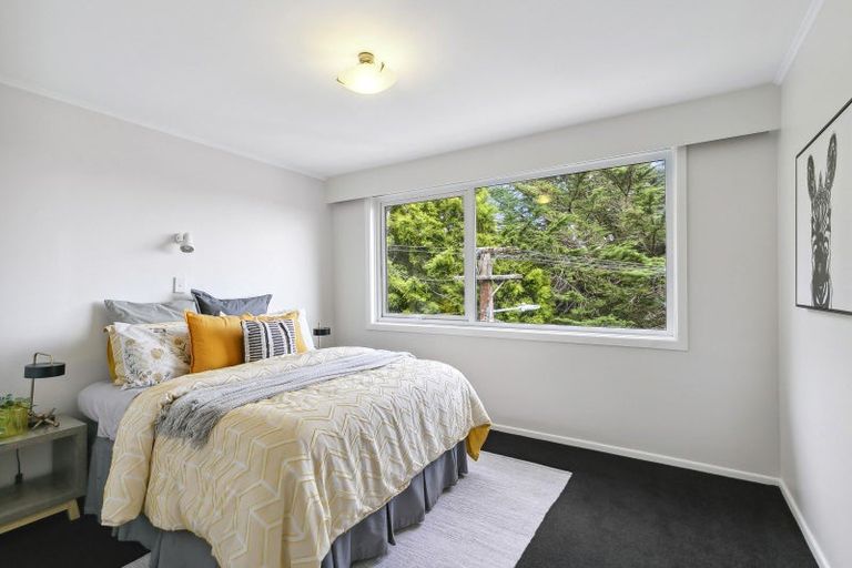 Photo of property in 13 Lomond Street, Newlands, Wellington, 6037