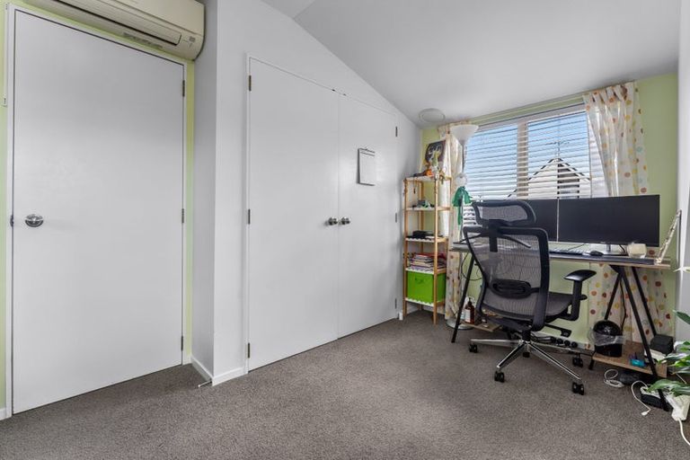 Photo of property in 8a Aplin Place, Birkdale, Auckland, 0626