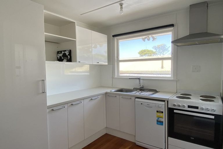 Photo of property in 87 Beazley Avenue, Paparangi, Wellington, 6037