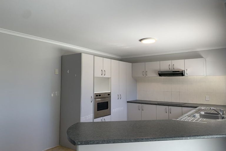 Photo of property in 6 Fleetwood Drive, Henderson, Auckland, 0612