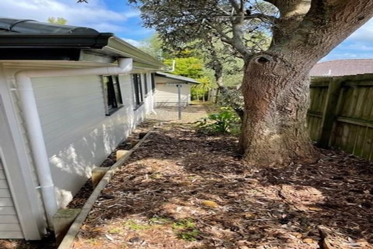 Photo of property in 10a Rena Place, West Harbour, Auckland, 0618