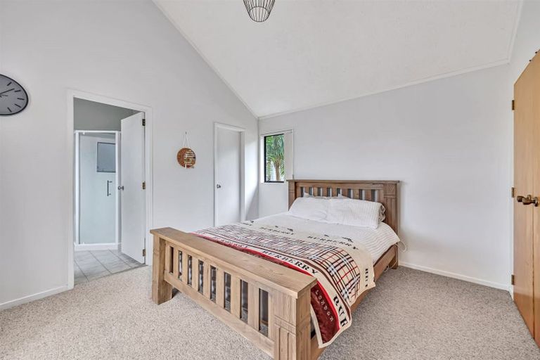 Photo of property in 38 Eugenia Rise, Totara Heights, Auckland, 2105