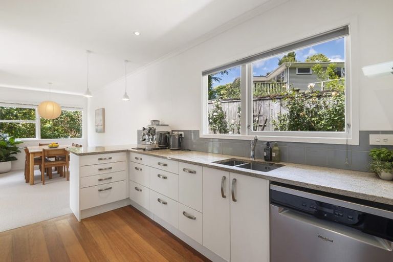 Photo of property in 1/72 Roseberry Avenue, Birkenhead, Auckland, 0626