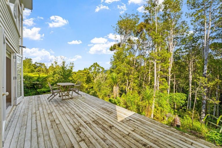 Photo of property in 16 Grand View Road, Leigh, 0985