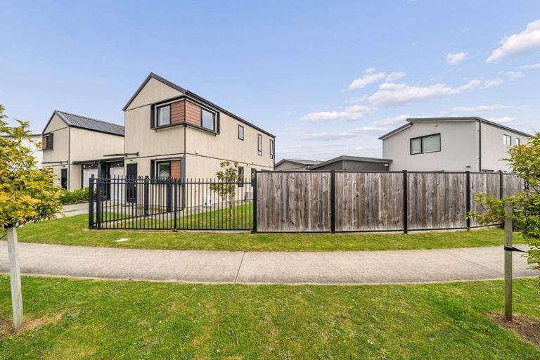 Photo of property in 52 Mawai Hakona Drive, Wallaceville, Upper Hutt, 5018