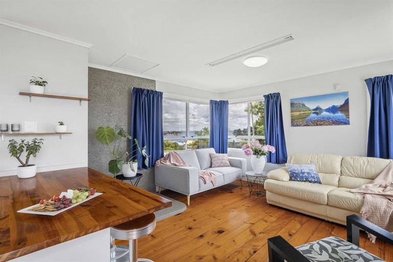 Photo of property in 97 Tiri Road, Tindalls Beach, Whangaparaoa, 0930