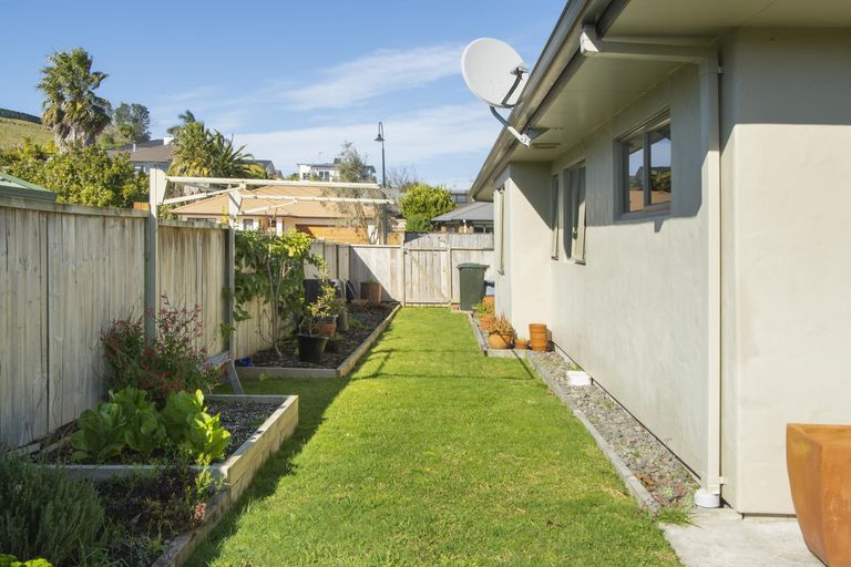 Photo of property in 1 Peregrine Place, Welcome Bay, Tauranga, 3112