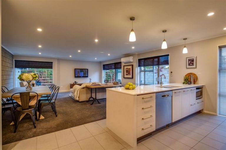 Photo of property in 142 Holly Road, St Albans, Christchurch, 8014