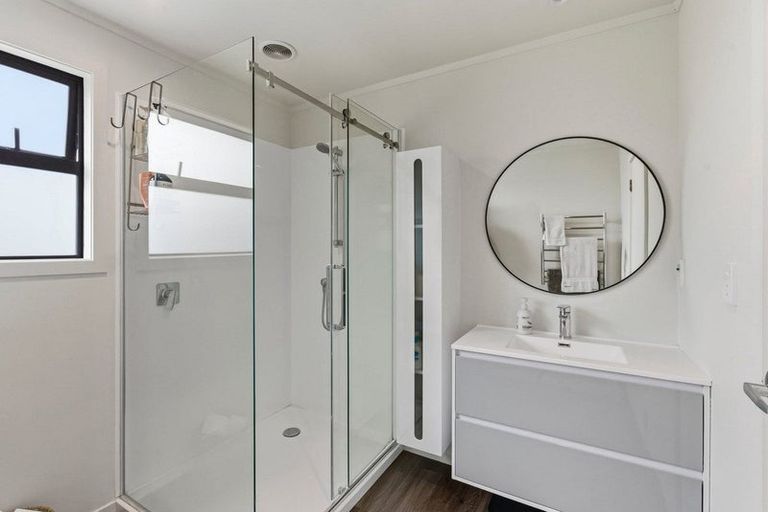 Photo of property in 5 Hurworth Grove, Waikanae, 5036