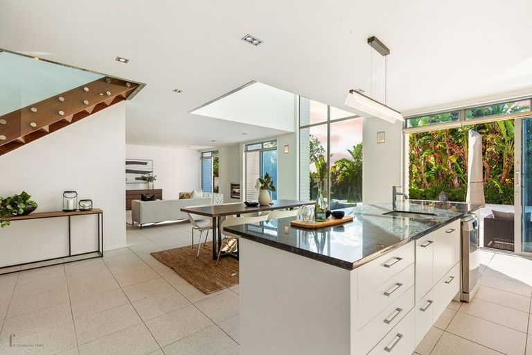 Photo of property in 7 Rangi Avenue, Schnapper Rock, Auckland, 0632