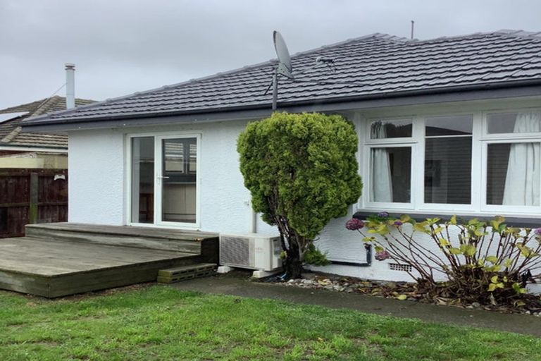 Photo of property in 18 Avonhead Road, Avonhead, Christchurch, 8042