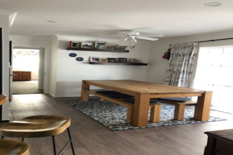 Photo of property in 6 Armitage Place, Tuakau, 2121