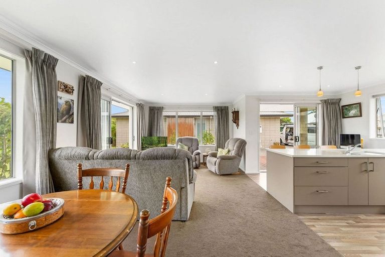 Photo of property in 46 Butterworth Crescent, Papamoa Beach, Papamoa, 3118