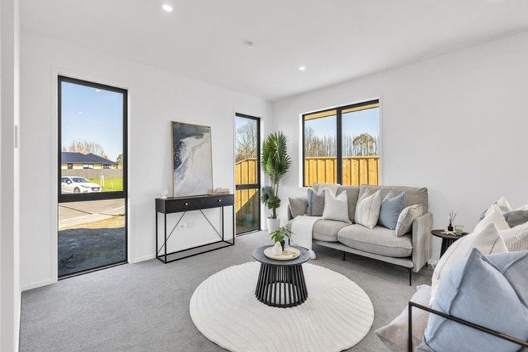 Photo of property in 37 Cunliffe Road, Redwood, Christchurch, 8051
