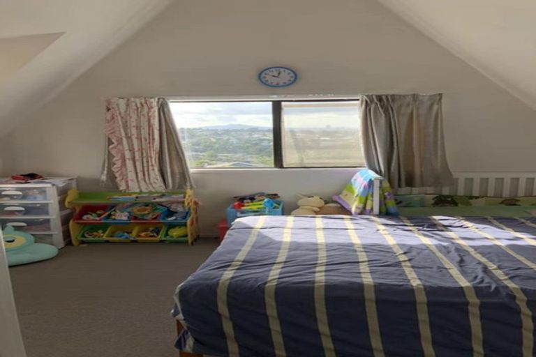 Photo of property in 2/92 Manuka Road, Glenfield, Auckland, 0629