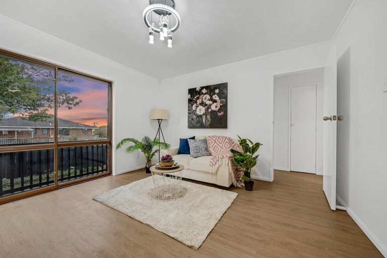 Photo of property in 2/4173a Great North Road, Glen Eden, Auckland, 0602