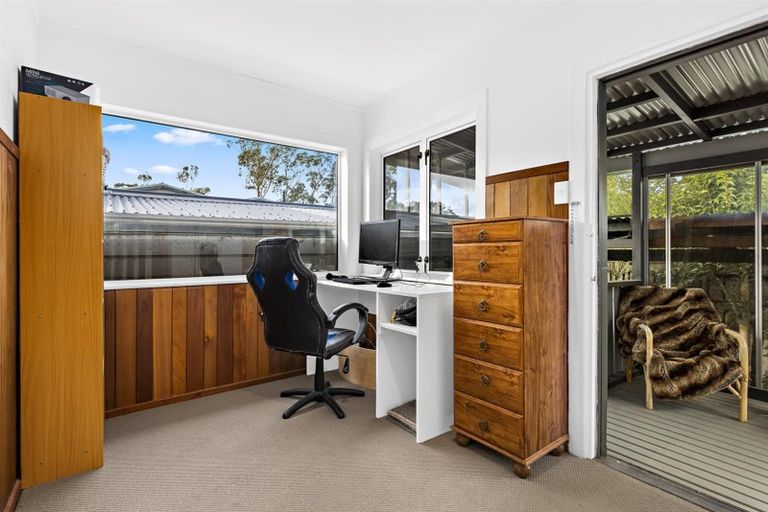 Photo of property in 2 Rere Place, Parakai, 0830