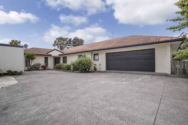 Photo of property in 24 Makiri Street, Helensville, 0800