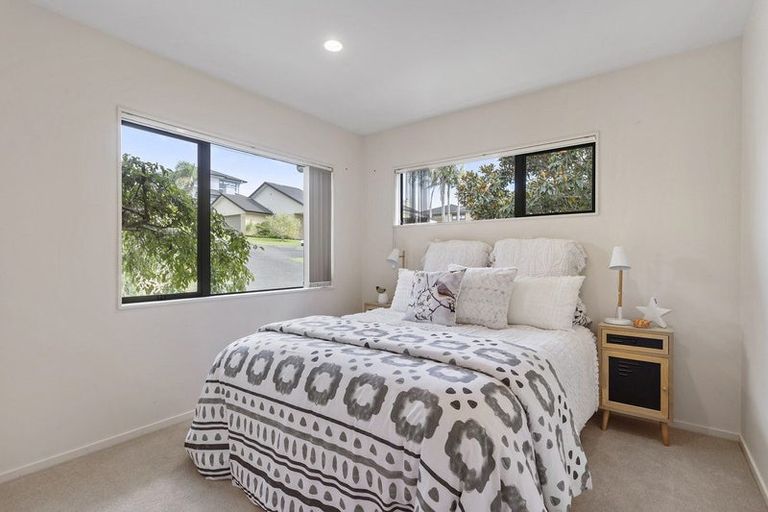 Photo of property in 59 Grovenor Drive, Orewa, 0931