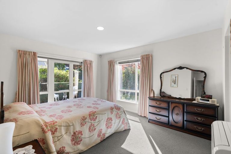 Photo of property in 5 Amesbury Mews, Avonhead, Christchurch, 8042