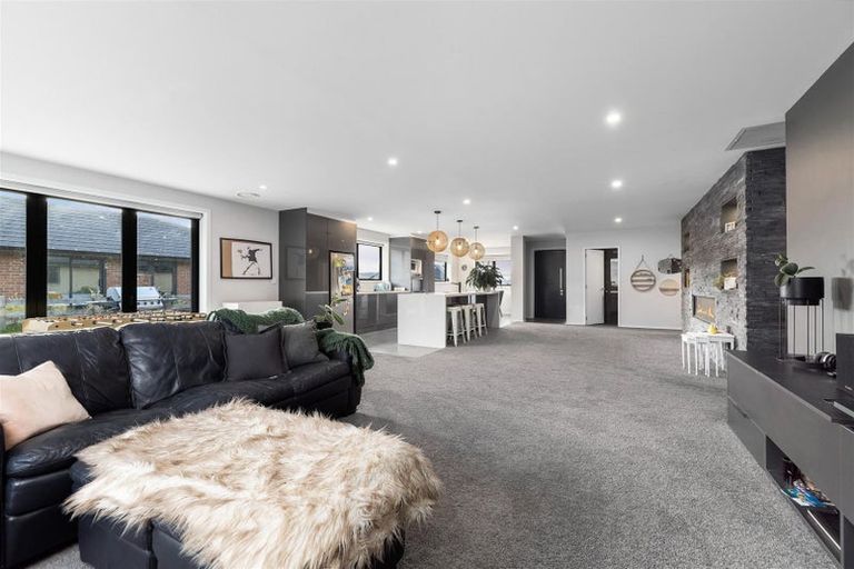 Photo of property in 31 Kingfisher Crescent, Albert Town, Wanaka, 9305