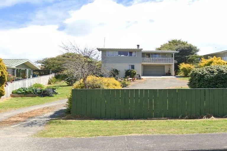 Photo of property in 16 Robert Mckeen Street, Otaki Beach, Otaki, 5512