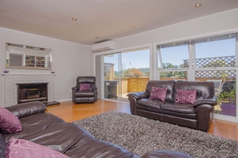 Photo of property in 3 Thuja Street, Green Bay, Auckland, 0604