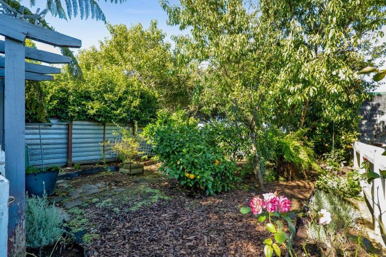 Photo of property in 2 Turuturu Road, Hawera, 4610